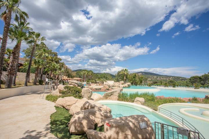 Geheel appartement, Appartement 'Restanques De Saint Tropez Arums' met gedeeld verwarmd zwembad en wifi in Grimaud, Middellandse Zeekust (Frankrijk)