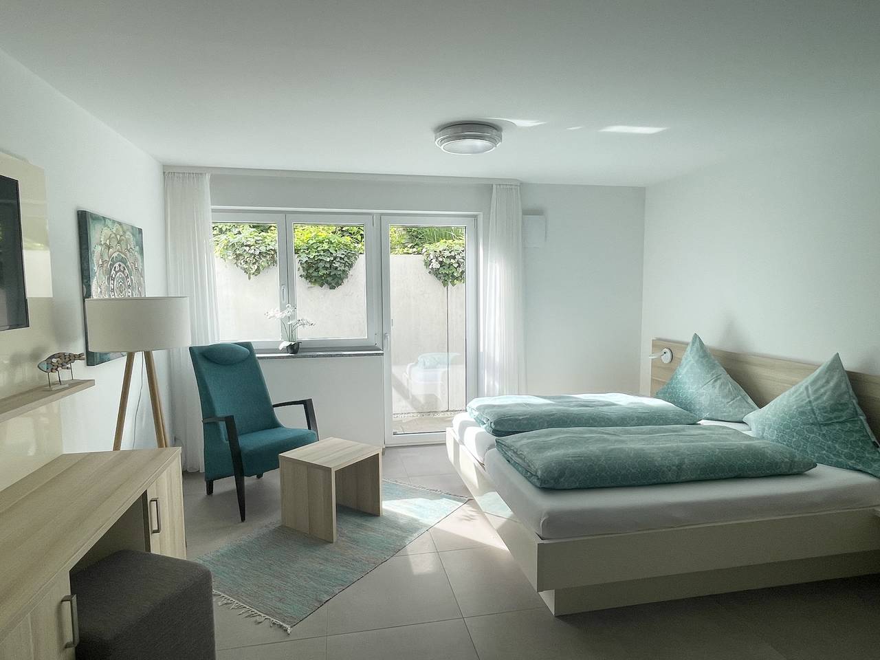 Ganze Ferienwohnung, Starenweg Appartements - Studio im Souterrain in Langenargen, Region Bodensee-Oberschwaben