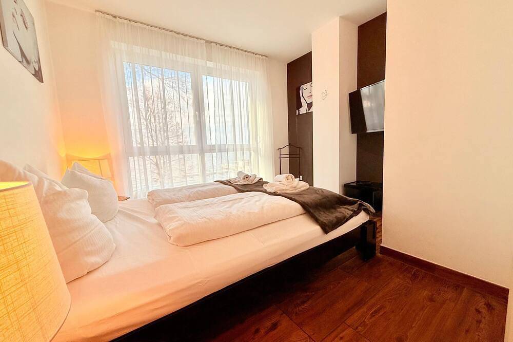 Ganze Wohnung, Charming App. im Schlosspark Bad Saarow, direkter Seeblick, 6 Pers., Kamin, Infrarotkabine, 1. und 2. Og in Bad Saarow, Dahme-Seengebiet