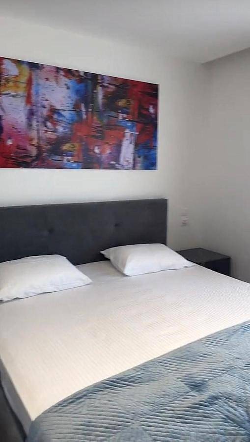 Maison d’hôte pour 2 personnes, avec balcon ainsi que jardin et jacuzzi dans Dhërmi - 4