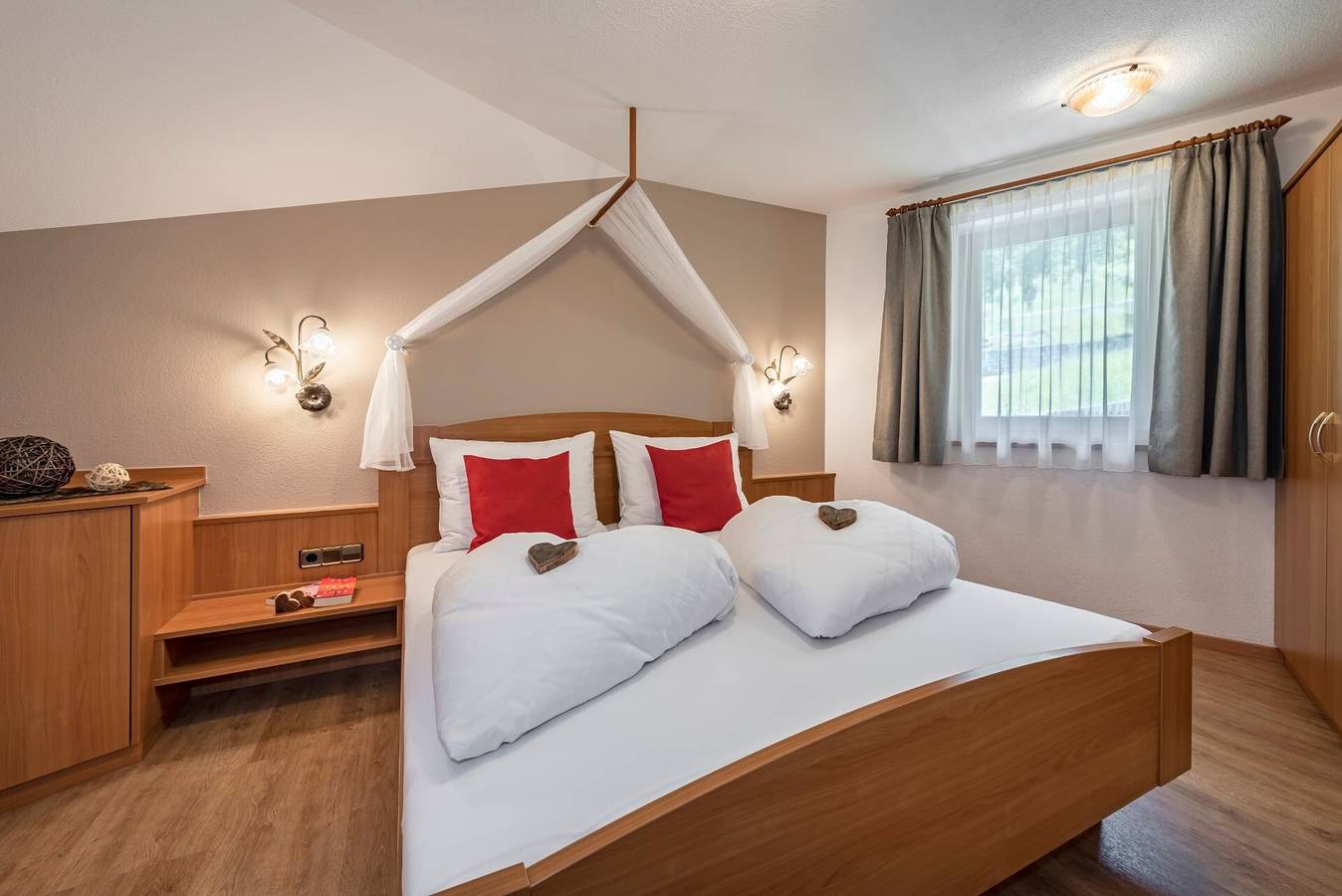 Ganze Wohnung, Ferienwohnung "Alpenchalet Niederkofler" Vera mit Bergblick, Sauna & Garten in St. Johann im Ahrntal, Ahrntal