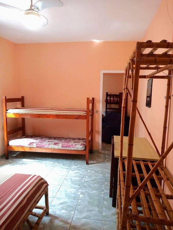 Komfortables und luftiges Haus in Mongaguá Ideal für Familien mit flexiblen Zeiten in Mongaguá, Baixada Santista