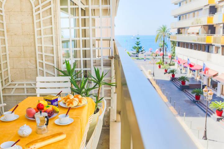 Gîte pour 3 personnes, avec terrasse dans Office De Tourisme Et Des Congres De Nice