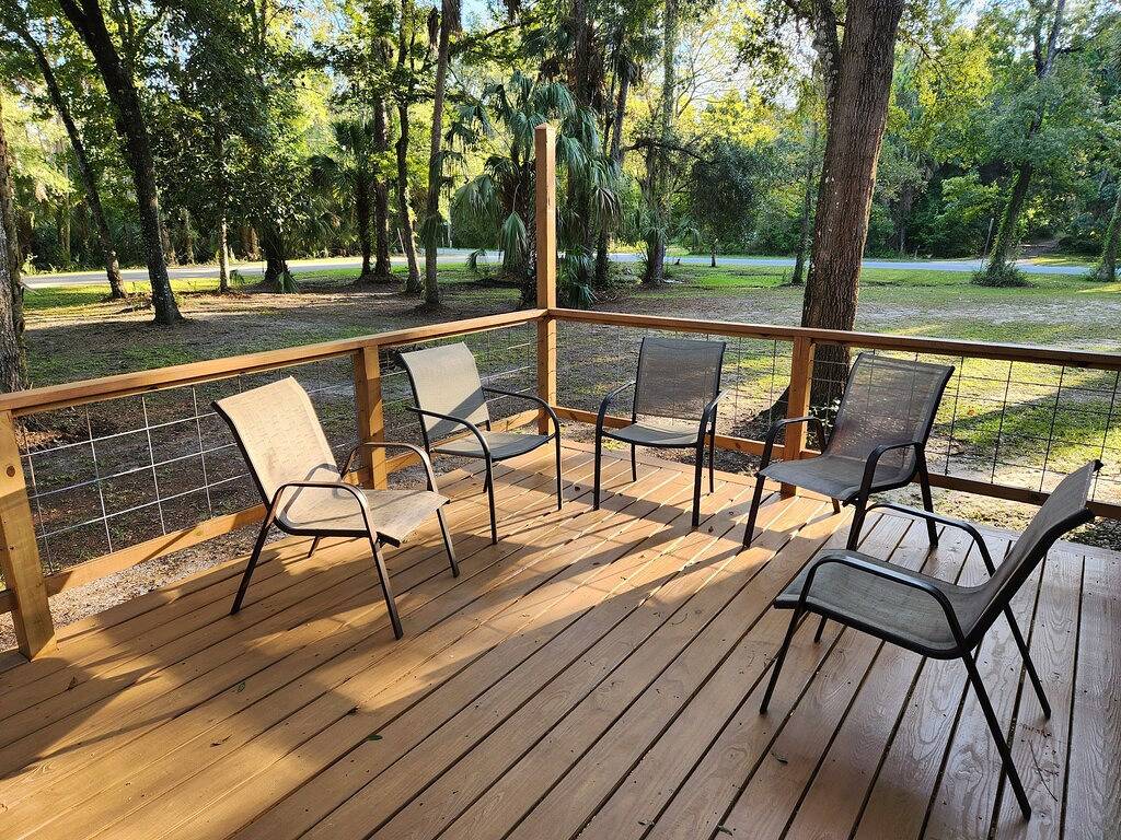 1-1/2 acre Park like wooded setting. Clean 3/2 with plenty of parking. in Homosassa, Citrus County