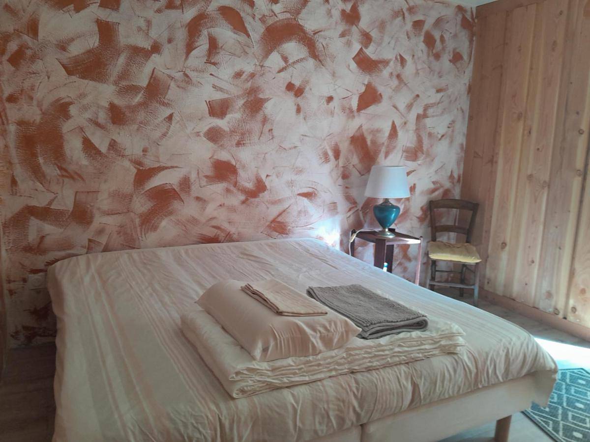 Double or Twin Room with Private Bathroom in Brenac, Région de Limoux