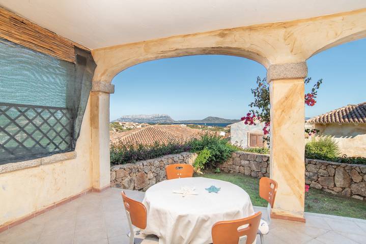 Apartamento entero, Villetta vacacional 'Sardegna vista mar, piscina y spa' con piscina e hidromasaje in Pittulongu, Olbia