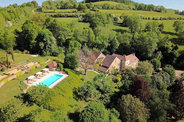 Location de vacances pour 21 personnes, avec jardin, animaux acceptés à Montoillot