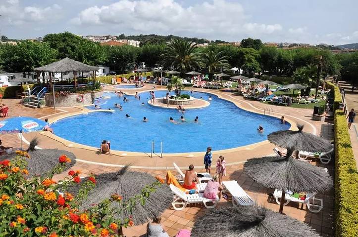 Camping für 4 Personen, mit Terrasse und Pool in Blanes - 3