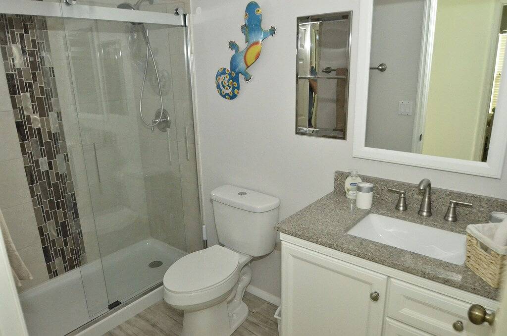 Traumhafte Lage direkt am See, mit Pool und Sonnen Terrasse an der Westseite in Iona, Southwest Florida