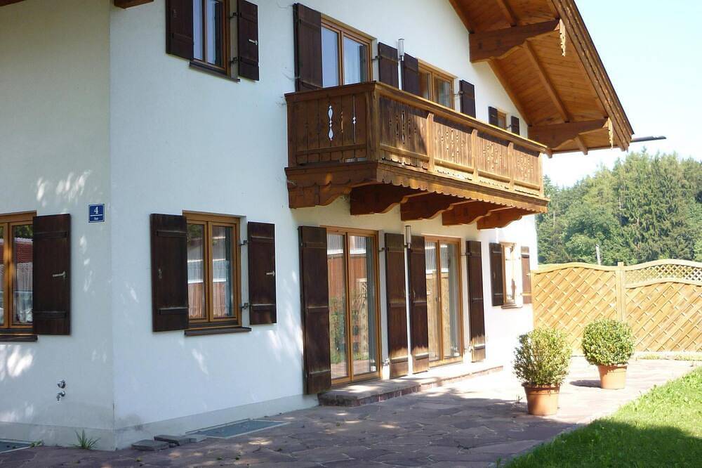 Idyllisches, großzügiges Landhaus in Weilerlage südöstlich von München in Aying, Oberbayern