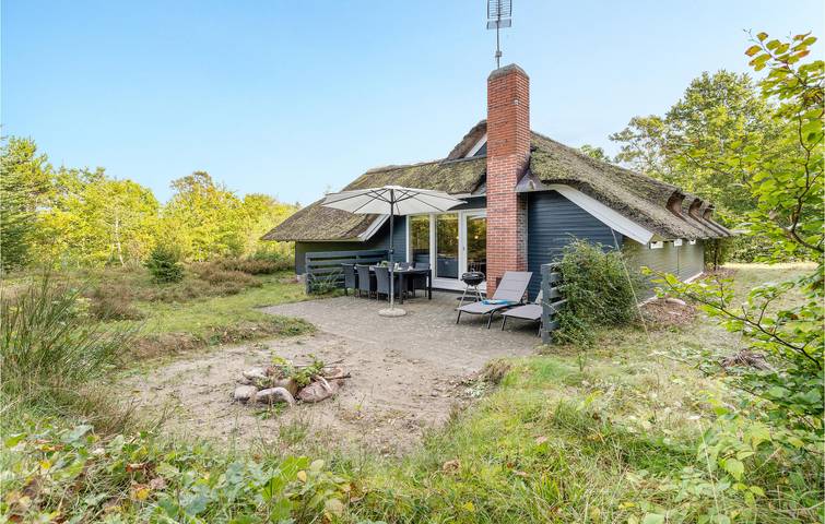 Ferieudlejning for 6 personer, med Jacuzzi og Terrasse såvel som Have og Sauna i Fjellerup Strand