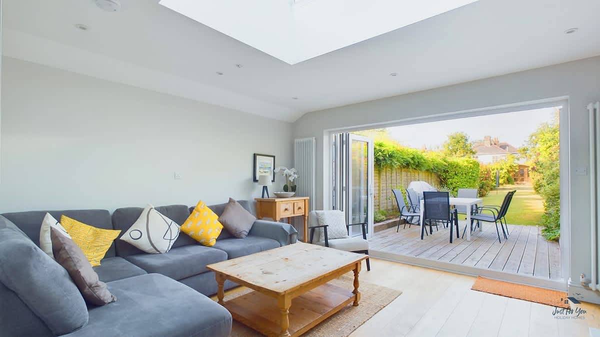Blackberry Cottage, Bembridge | Accessible Coastal in Bembridge, Isle of Wight