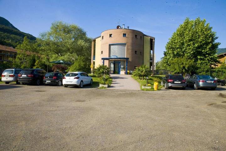 Hôtel pour 3 personnes, avec vue ainsi que jardin et terrasse à Porto Ceresio - 2