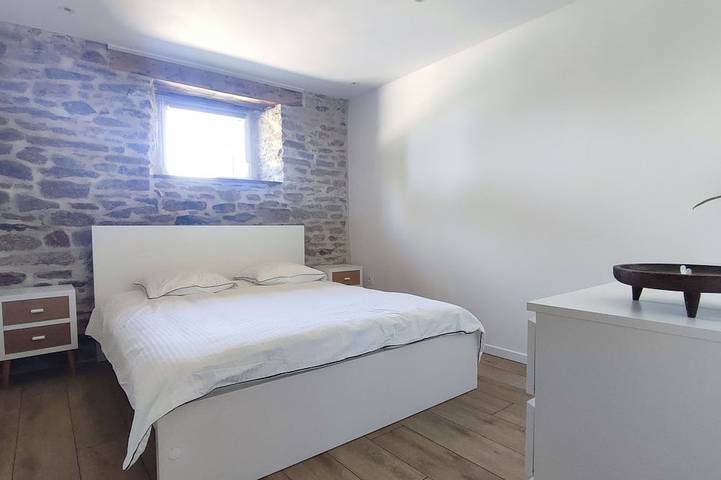 Location de vacances pour 4 personnes, avec Jacuzzi et Terrasse ainsi que Jardin et Sauna à Comps-la-Grand-Ville