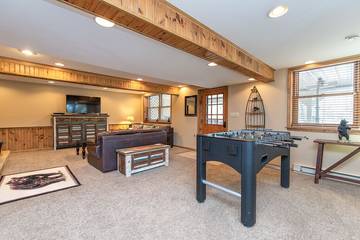 Vacation Home for 12 Guests in Garrett County, Deep Creek Lake, Picture 3