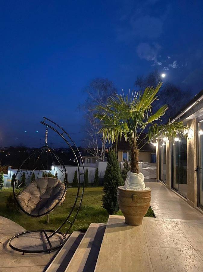 Location de vacances pour 3 personnes, avec jacuzzi et sauna ainsi que piscine et jardin à Novi Sad