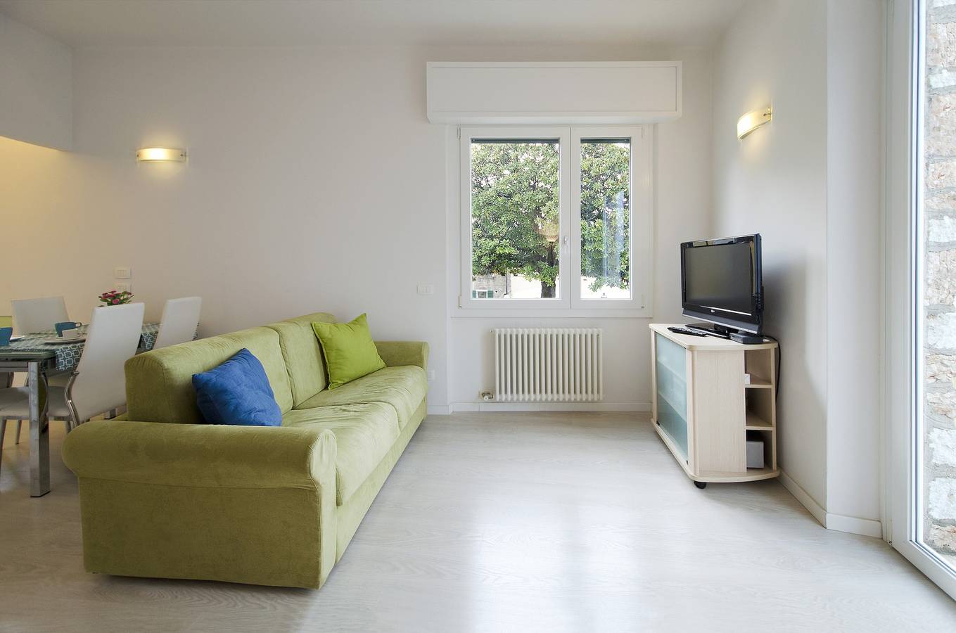 Ganze Wohnung, Apartment direkt am Gardasee in Torri del Benaco, Gardasee-Berge
