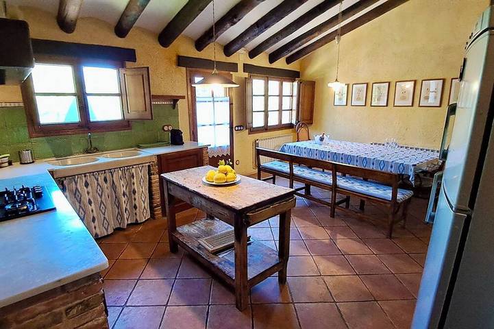Casa rural para 6 personas, con balcón y jardín en Pontons
