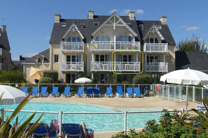 Appartement de vacances pour 4 personnes, avec Balcon ainsi que Jardin et Piscine