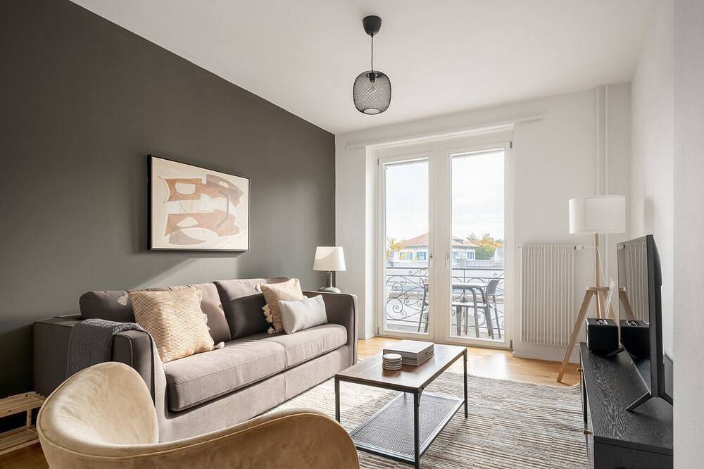 Apartamento inteiro, Sunny Horgen 2.5 Room w/ Storage, 3 min to Market, by Blueground in Horgen, Cantão de Zurique