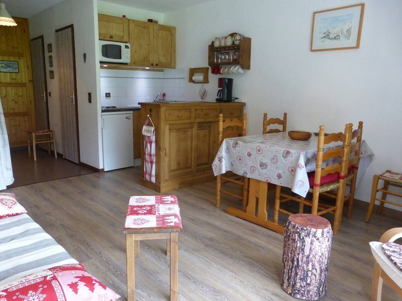 Studio entier, Charmant Studio 2/4 pers à 200m des pistes, balcon sud, animaux admis in Beaufort (Rhône-Alpes), Région d'Albertville
