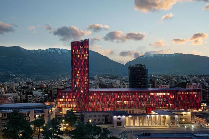Hotel dla 2 osób, z Taras i Sauna oraz Widok i Widok na jezioro w Tirana