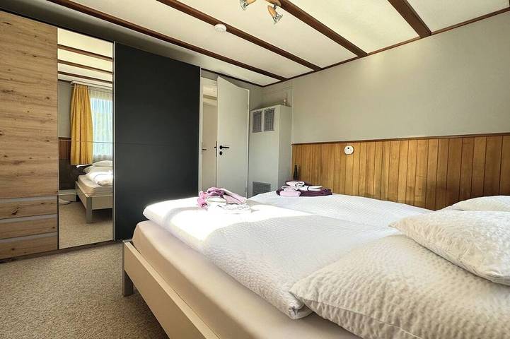 Geheel appartement, Time out for families - modern apartment near Lake Thun, Emmental and the Alps in Fahrni b. Thun, Fahrni