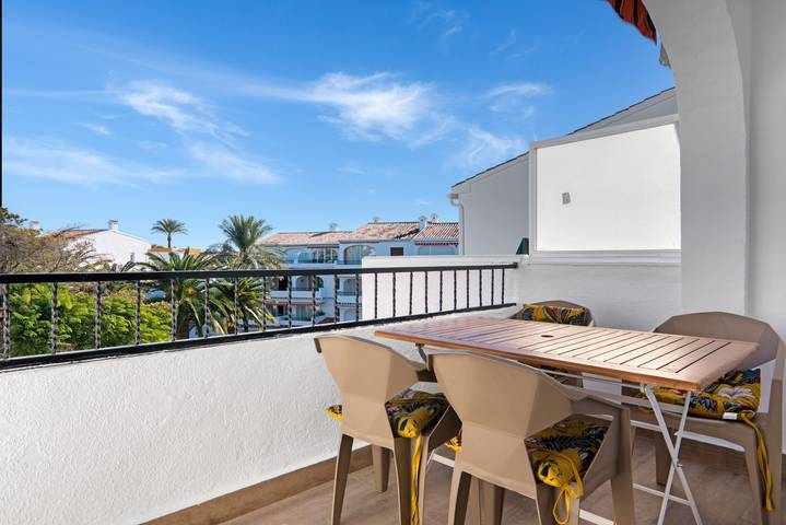 Apartamento entero, Apartamento 'Albatros 2' con piscina privada, Wi-Fi y aire acondicionado in Platja de les Marines (El Palmar), El Palmar