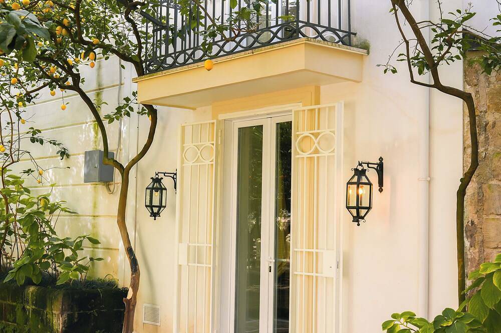 La Casetta Outbuilding: An oasis of peace surrounded by greenery in the city center in Castellammare di Stabia, Sorrento Coast