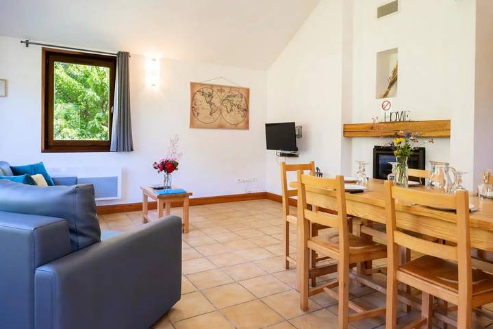 Gîte pour 6 personnes, avec piscine et terrasse, animaux acceptés à Les Vignes - 3