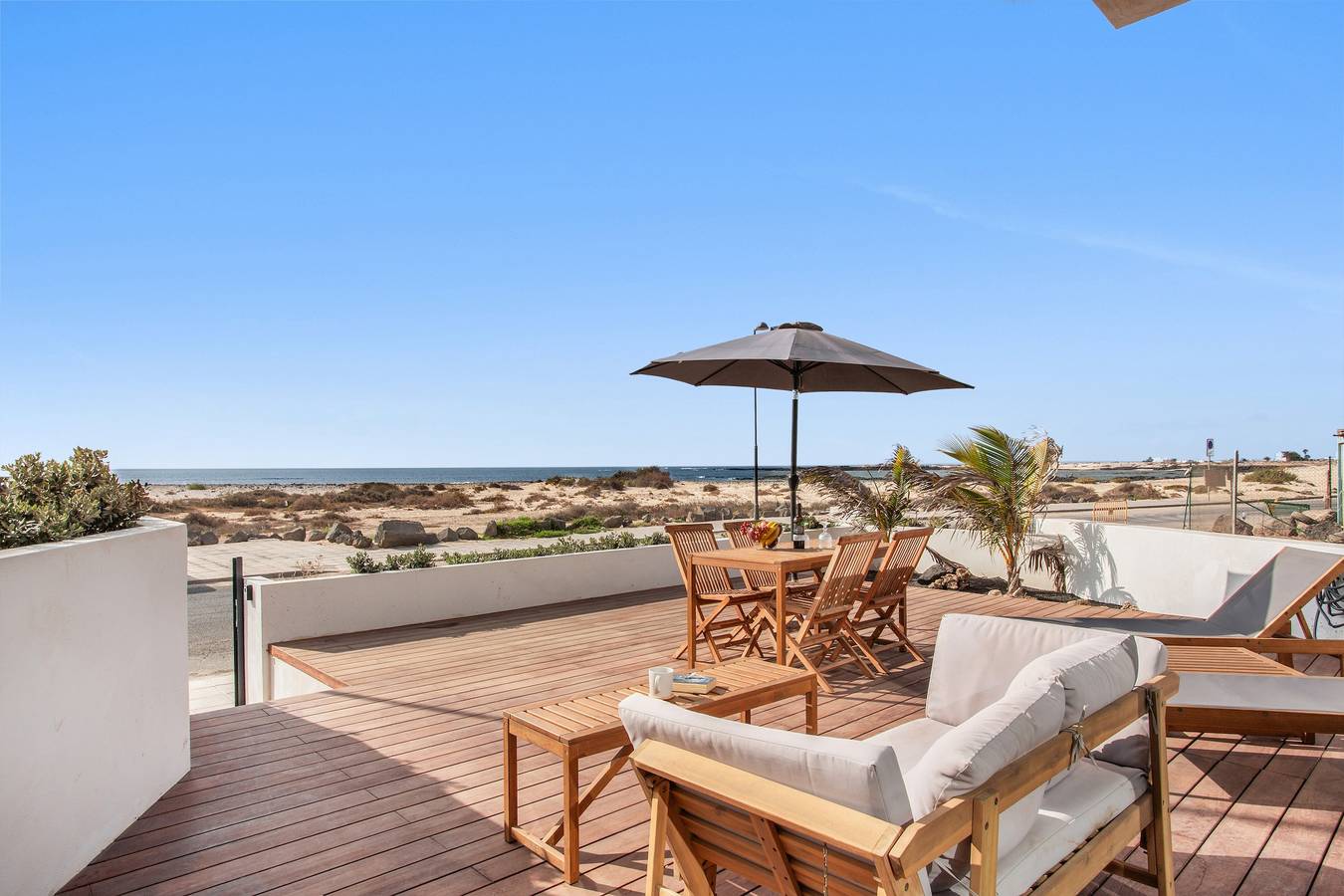 Entire apartment, Holiday Apartment 'Maar Suites Cotillo 1 - Seafront' with Sea View, Private Terrace and Wi-Fi in El Cotillo, La Oliva