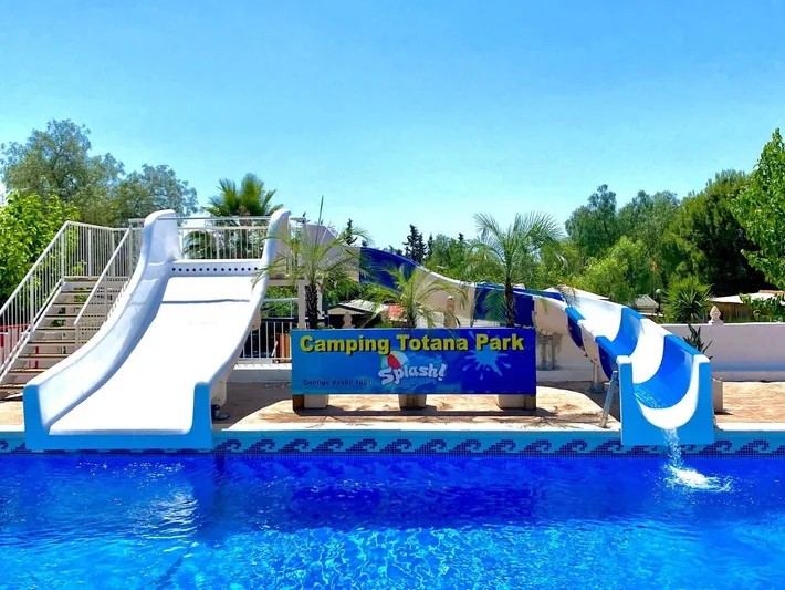 Camping para 4 personas, con piscina y vistas además de jardín y piscina para niños - 1