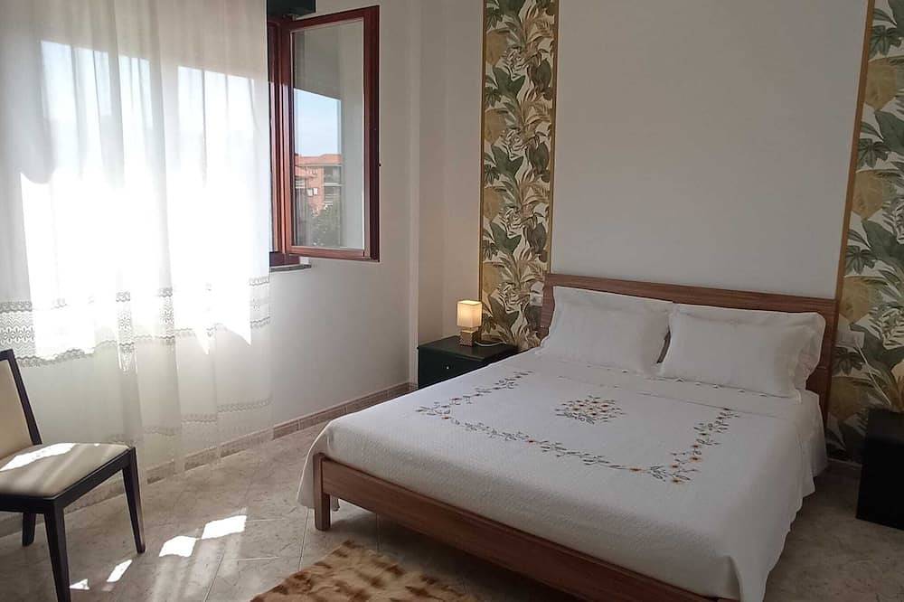 Entire apartment, Bright one-bedroom apartment within walking distance of downtown in Viterbo, Viterbo Province
