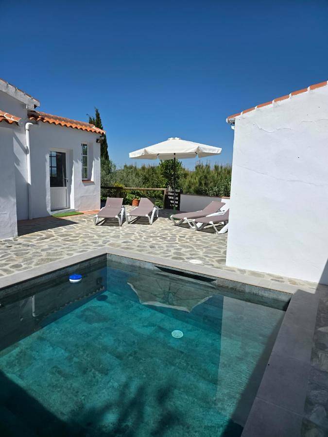 Ferienhaus für 4 Personen, mit Ausblick und Pool sowie Garten - 1