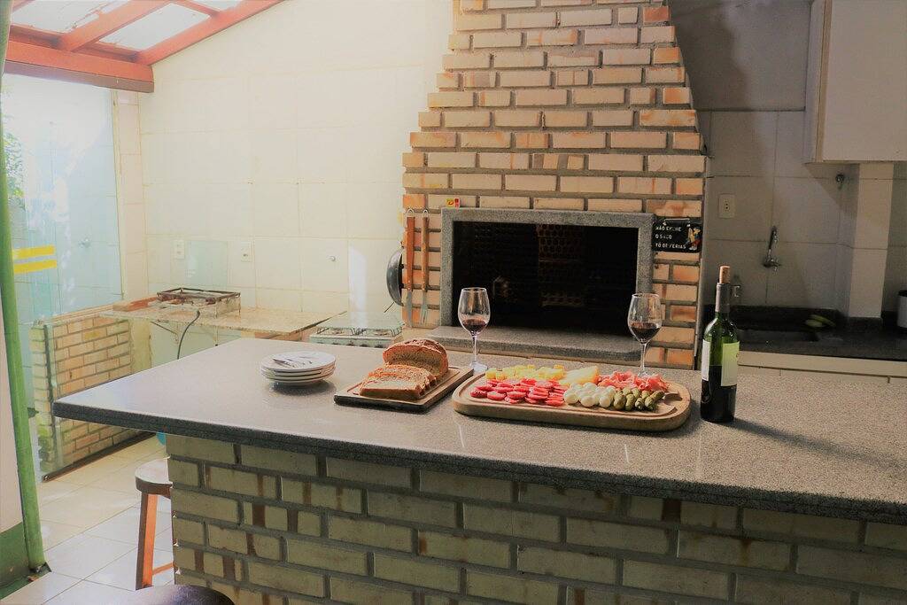 Schönes Haus mit 4 Schlafzimmer das Meer ein paar Meter vom Sand mit Blick auf in Pântano do Sul, Florianópolis