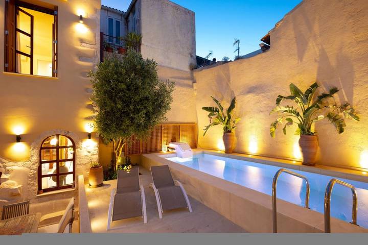Ferienhaus für 10 Personen, mit Balkon und Pool, mit Haustier