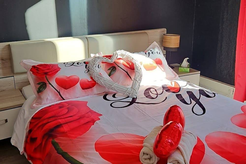 The unexpected Love Room with Jacuzzi in Gardanne, Region de Aix-en-Provence