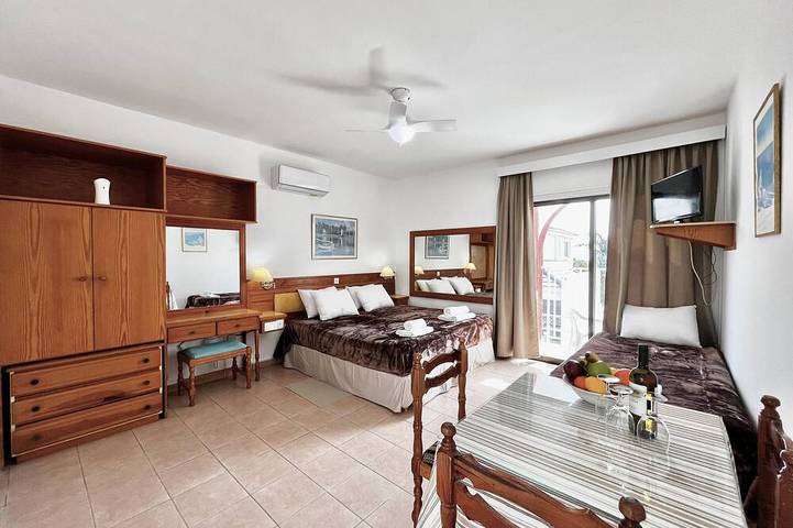 Holiday rental for 3 people, with garden and balcony in Nissi Beach