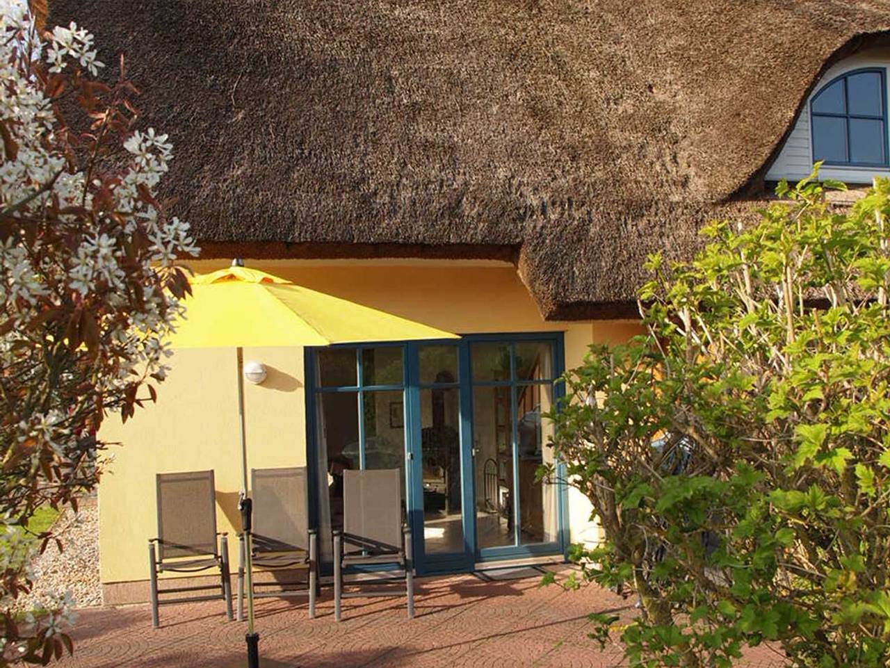 Sonniges Reetdachhaus - Ferienreetdachhaus, 3 Sz, Kamin, Internetradio, Garten, Wlan in Puddemin, Poseritz