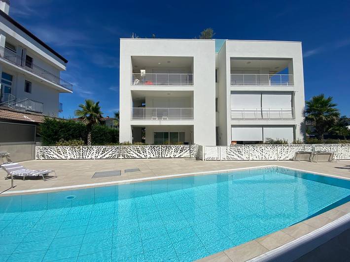 Apartament wakacyjny dla 5 osób, z Balkon i Taras oraz Basen i Widok w Jesolo