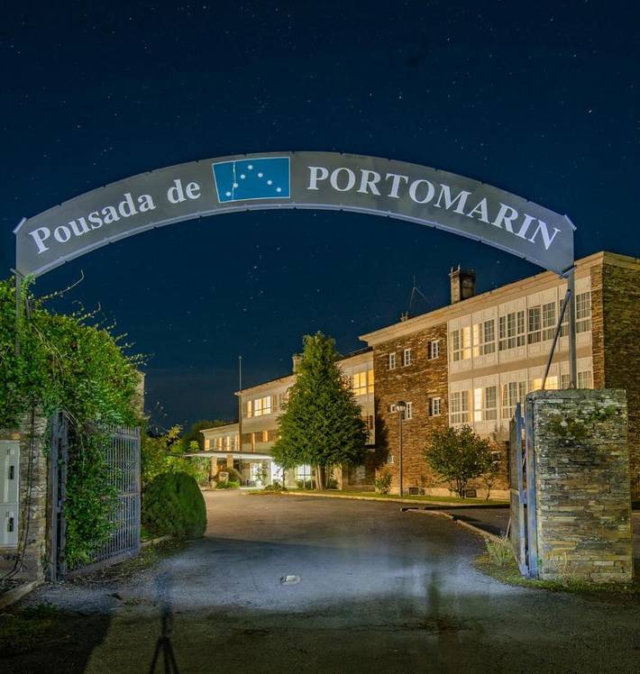 Hôtel pour 3 personnes, avec sauna ainsi que piscine et jardin