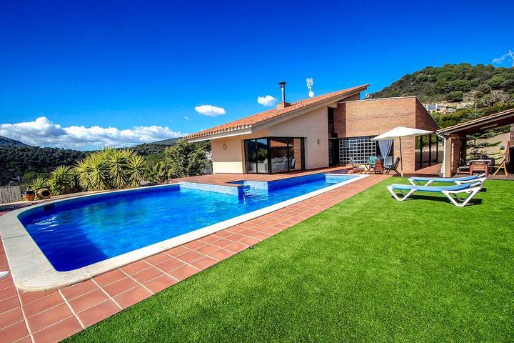 Casa rural para 8 personas, con Balcón además de Terraza y Jardín en Valles Oriental