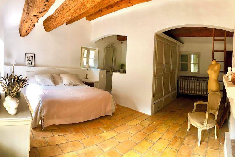 18th-century bastide 6 minutes from the center of Aix-en-Provence in Le Tholonet, Region de Aix-en-Provence