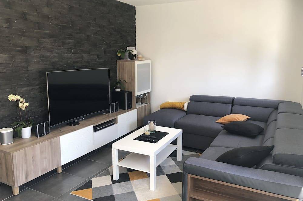 New house near Avignon in Rochefort-du-Gard, Nimes region