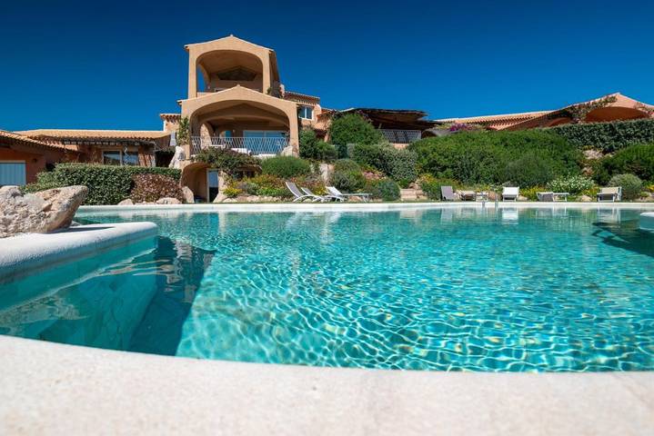 Appartamento per 10 persone, con Balcone e Terrazza nonché Giardino e Piscina a Spiaggia Bianca