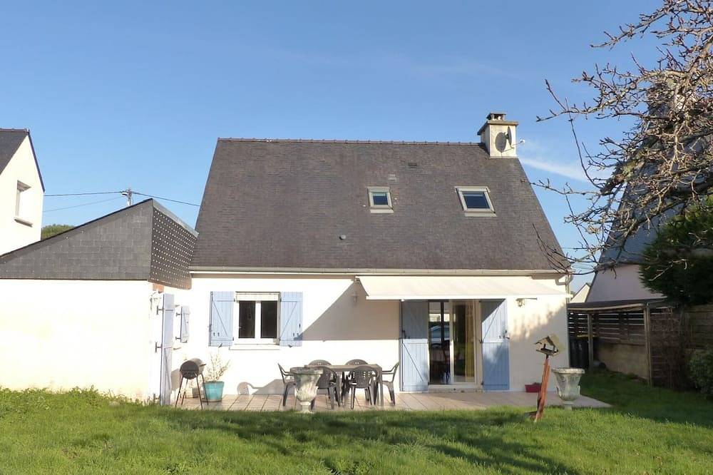 Charming village house near the Bono river in Plougoumelen, Côte des Mégalithes