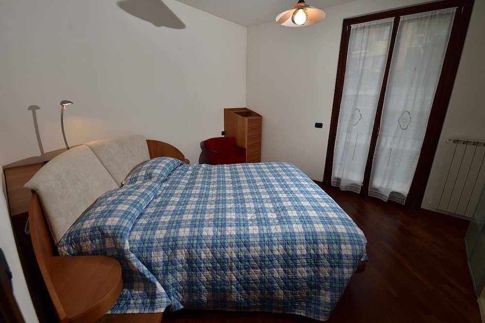 Casa de vacaciones villa adosada con gran jardín in Costa Volpino, Alpes de Bérgamo Oriental