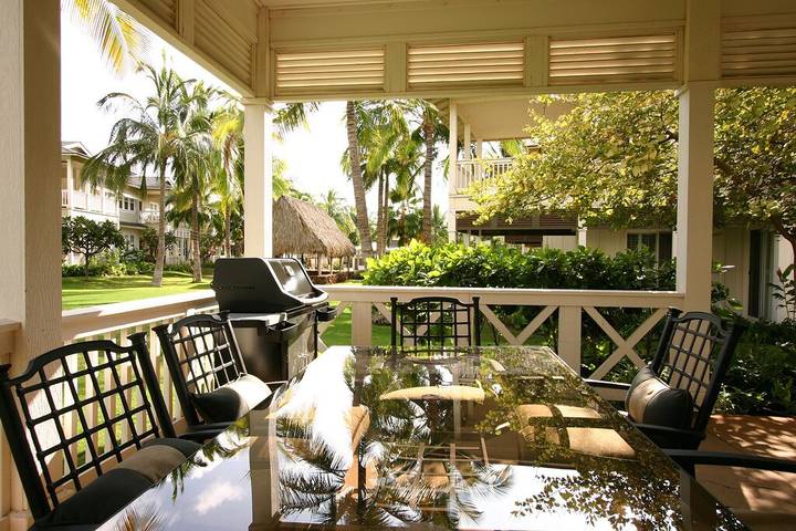 Vacation rental for 8 people, with hot tub and balcony as well as sauna and pool in Ko Olina