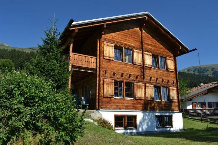 Ganze Ferienwohnung, Ferienhaus Casa Patricia, Brigels - 9 Zimmer Ferienhaus für max. 10 Pers. in Brigels, Alpenarena