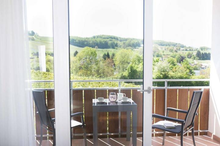 Ferienwohnung für 4 Personen, mit Balkon und Garten sowie Pool und Sauna